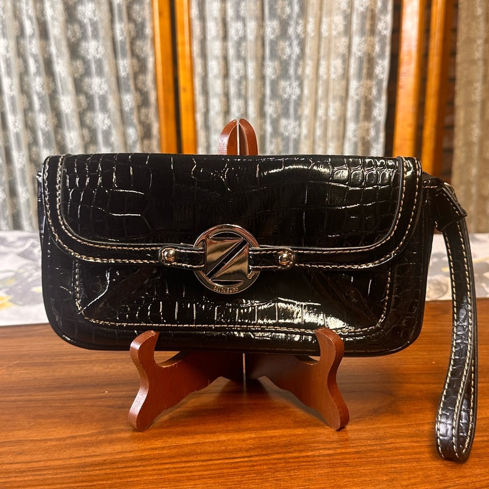 Nine &Co Elegant Black Croc-Embossed Clutch